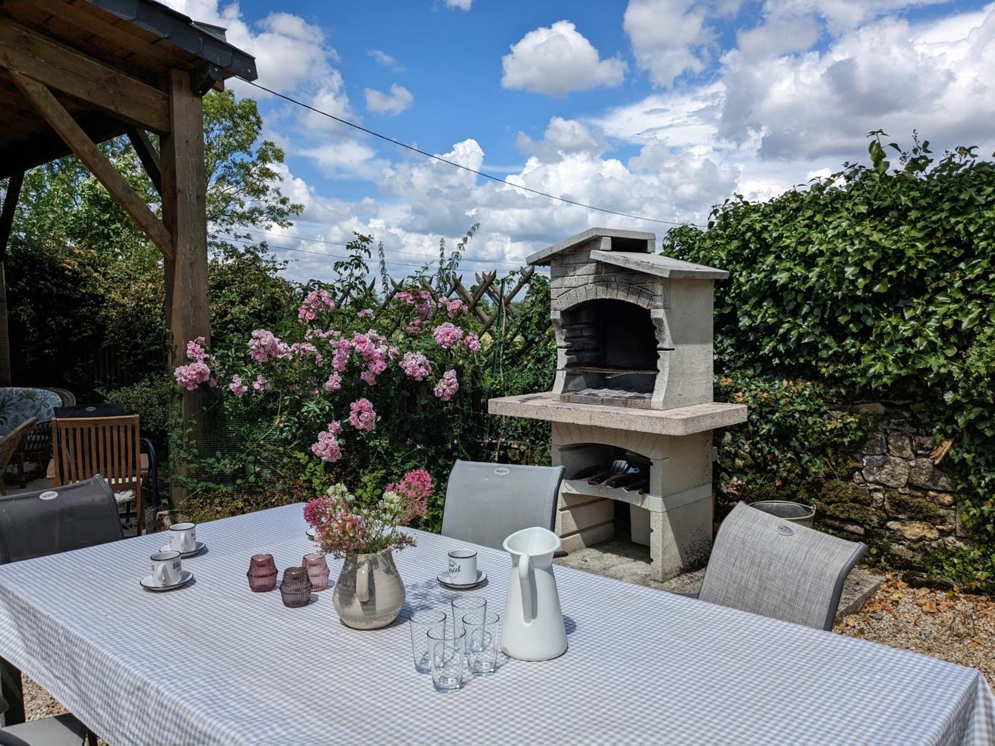 3 Self-Contained Gites With Pool And Games Room Saint-Georges-de-Noisné エクステリア 写真