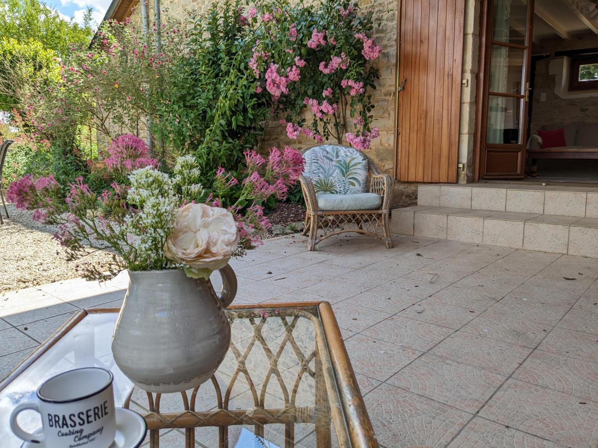 3 Self-Contained Gites With Pool And Games Room Saint-Georges-de-Noisné エクステリア 写真